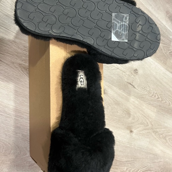 UGG Fluff Slide II Black Slippers - Women's 11 brand new in box - Picture 4 of 6